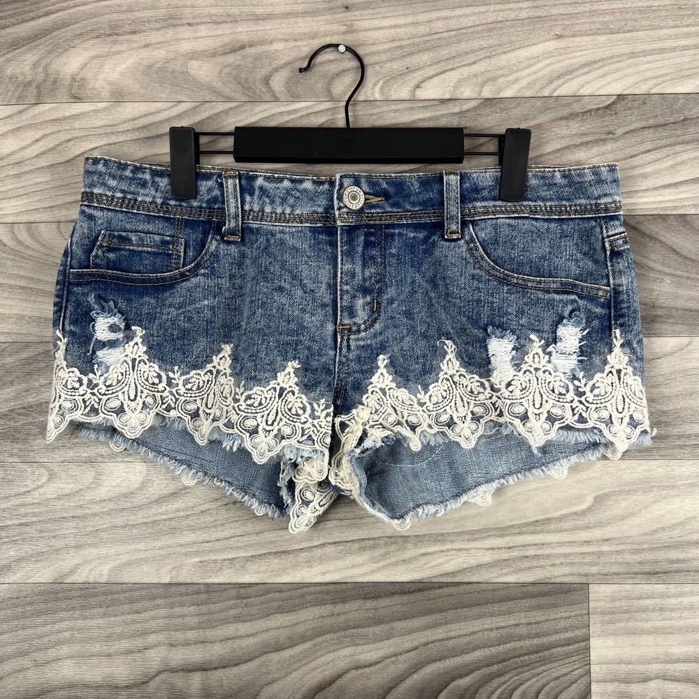 Rue21 Denim Shorts Women's 5/6 Blue Cotton Stretch Lace Trim Mid-Rise 5-Pocket‎